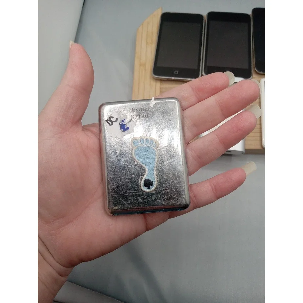 Lot Of 6 Apple Products - iPods &  BROKEN (For Parts‎ Only Locked Scratches.